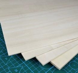 航空ベニヤ　厚み2.5mm　220mm×300mm　AWP2.5